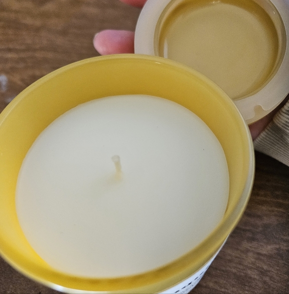 Tranquility Vanilla Candle - Picture 5 of 5